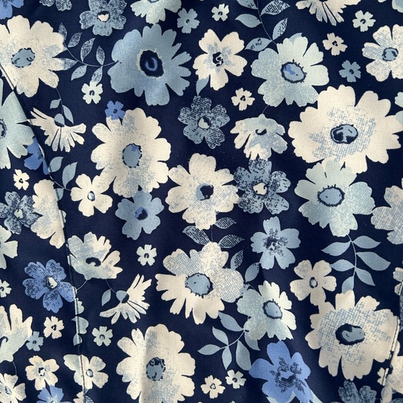 Women’s scrub top bundle - Picture 4 of 4